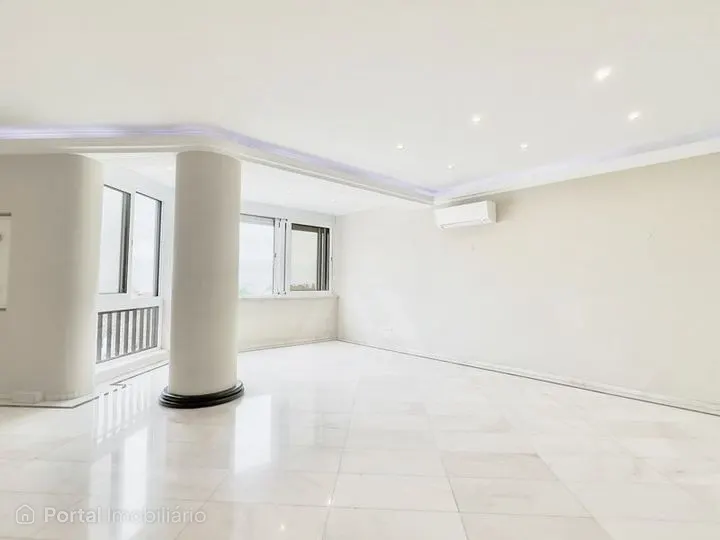 Apartamento T3 com vista mar, garagem e terraço em Cascais