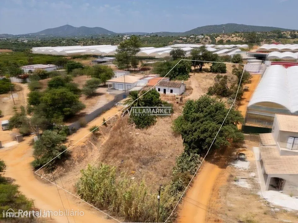 Quinta V3 + 1 com vista mar inserida num terreno com 3427 m2 situada e
