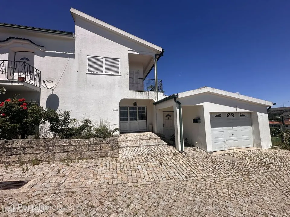 Moradia T4 com jardim e garagem em Sernancelhe