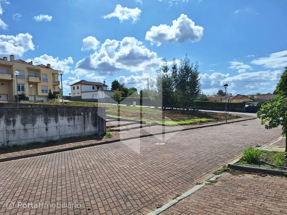 Lote de Terreno Venda em Molelos,Tondela