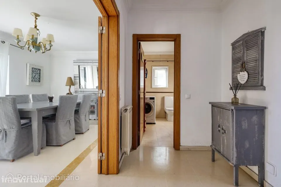 Moradia T4+1 com Piscina, Jardim e Três Pisos | Estoril