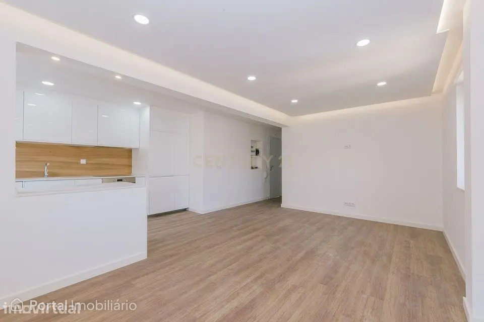 T2 Totalmente Remodelado para venda em Sacavém, Loures