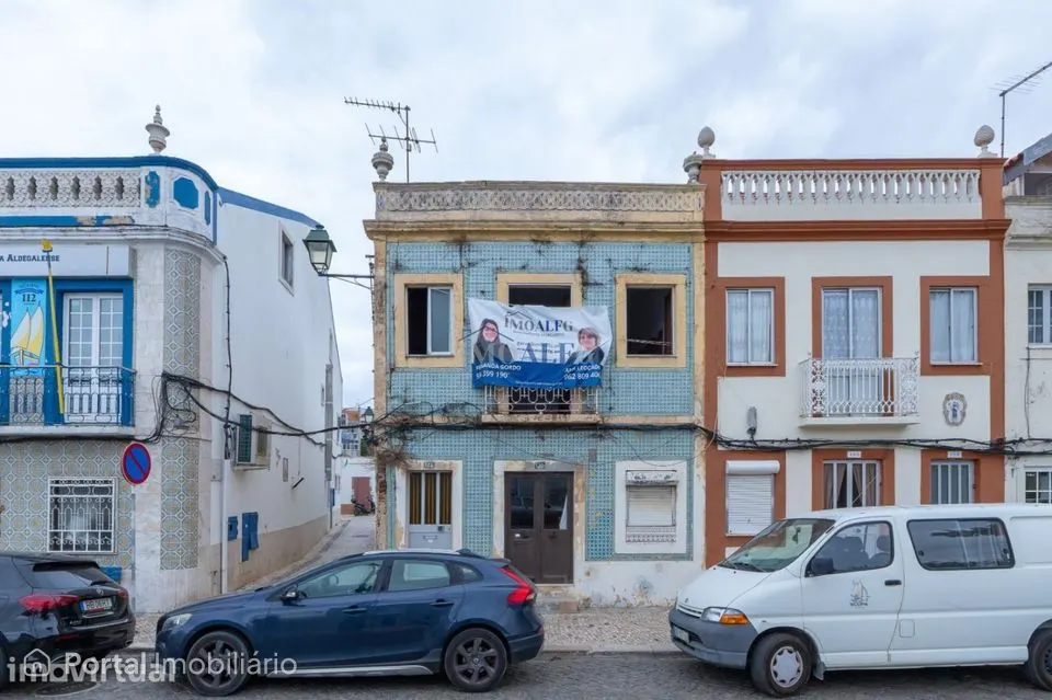 Predios para reabilitação no coração do Montijo