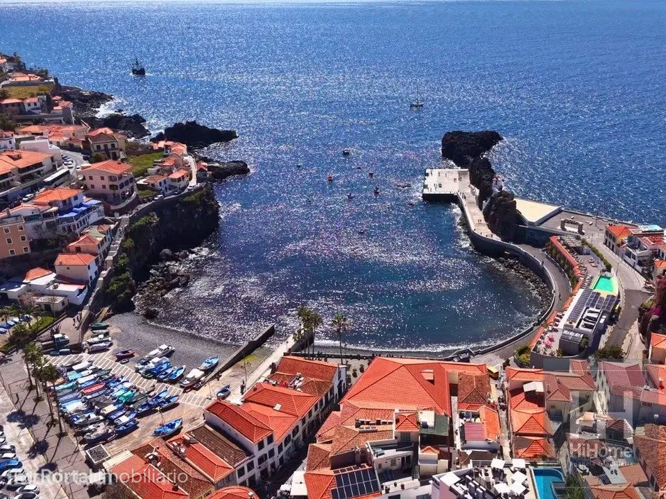 Apartamento T2 com Piscina no Edifício Elite Bay em Câmara de Lobos