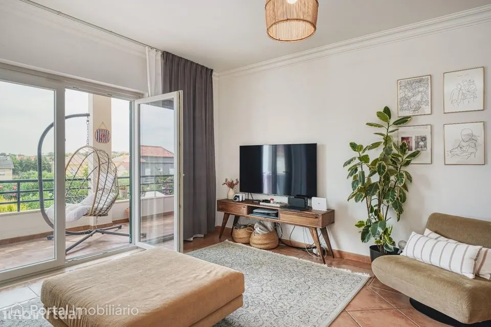 Apartamento T2 com Garagem e Arrecadação