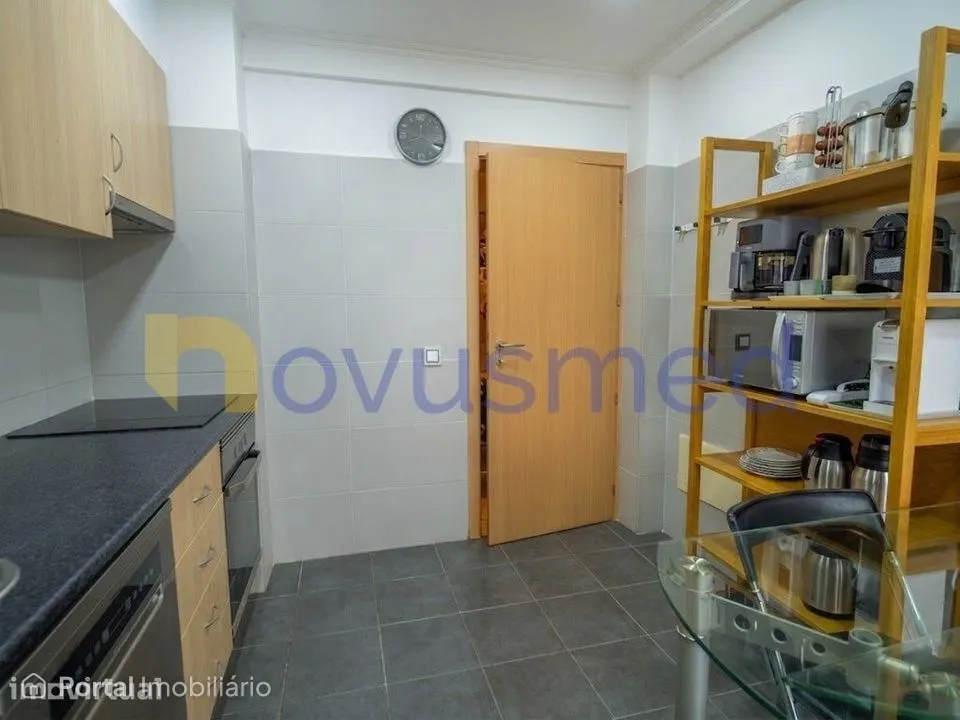 Apartamento T2 com Ar Condicionado nas Ferreiras