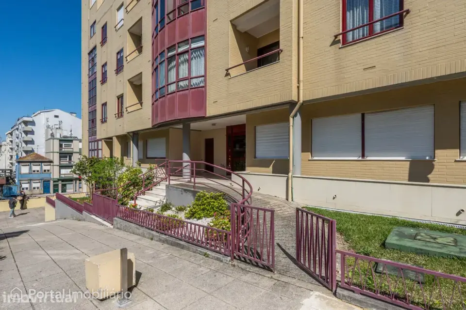 4-bedroom apartment for sale in Paranhos