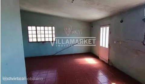 Moradia V3 da banca composta por 2 pisos situada na Bairro da Esperanç