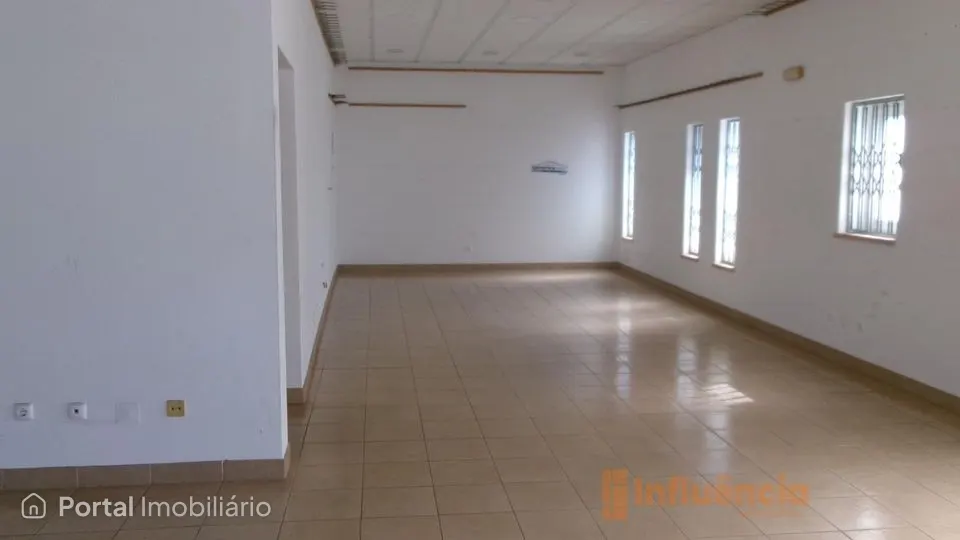 Shop for sale in São Miguel do Rio Torto e Rossio ao Sul do Tejo