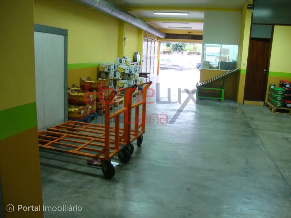 Espaço de Garagem e Comercial em São Roque