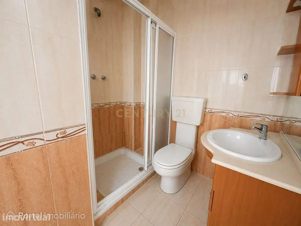 5-bedroom house for rent in Sacavém e Prior Velho