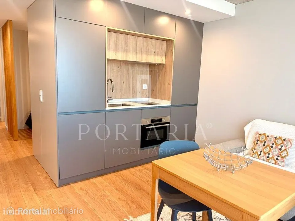 Apartamento T0+1 mobilado e equipado no centro de Aveiro