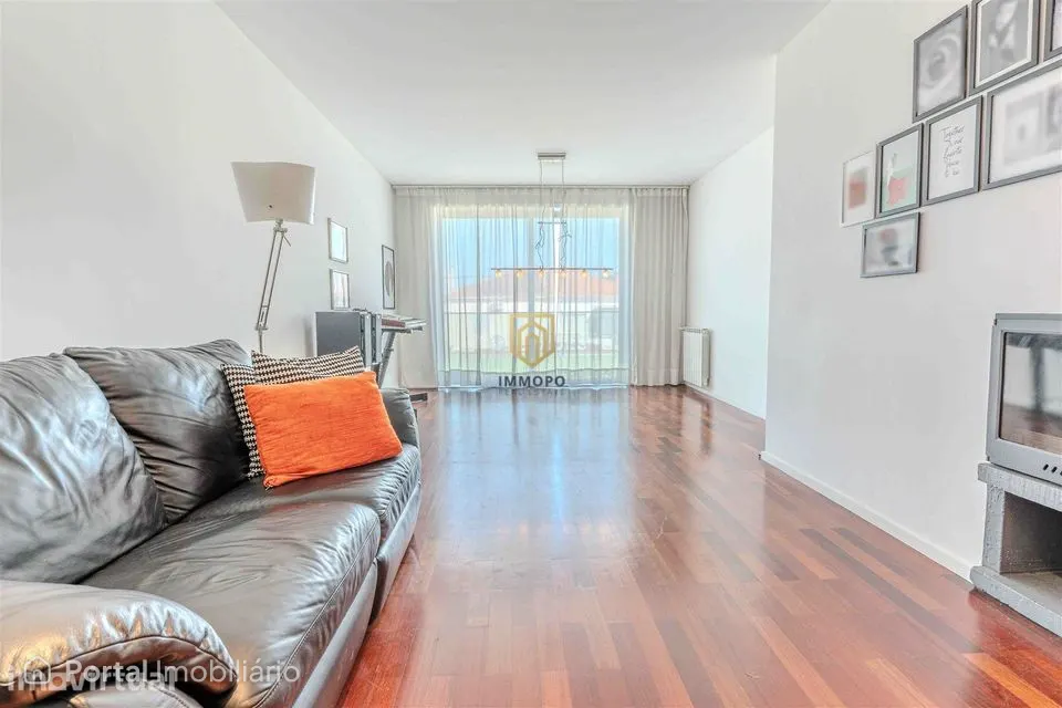 Apartamento T2 na Senhora da Hora, com duas garagens
