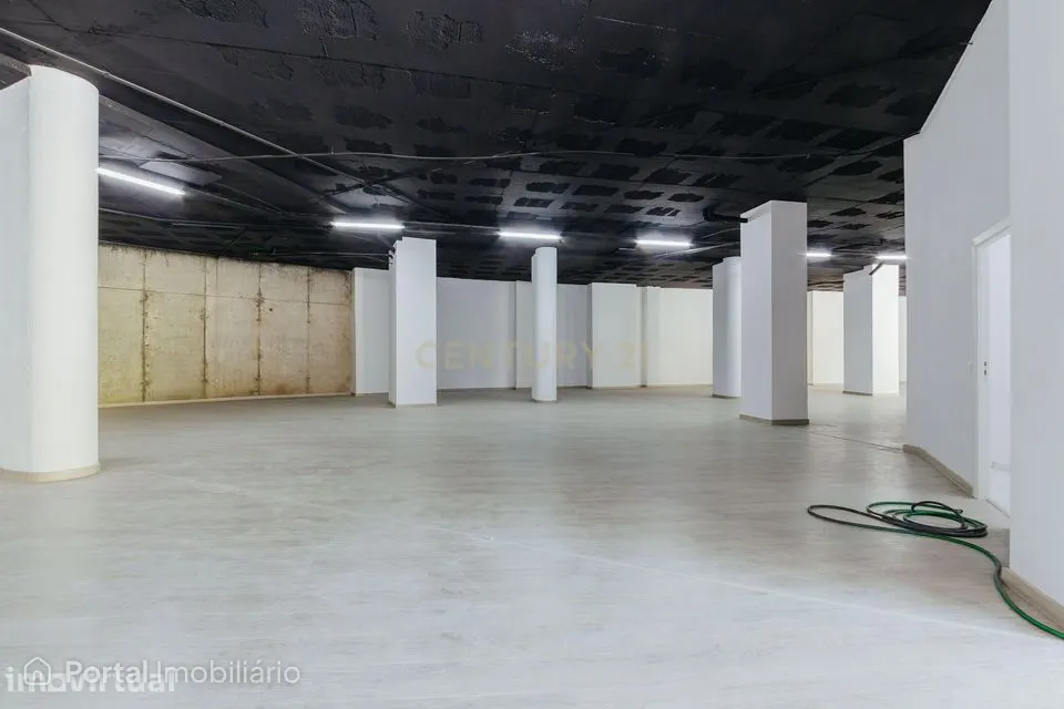 Armazém / Espaço Comercial para Venda – Barcarena, Oeiras