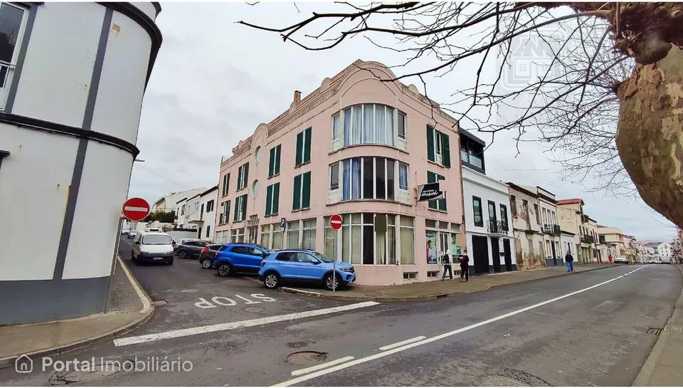 Building for sale in São Pedro