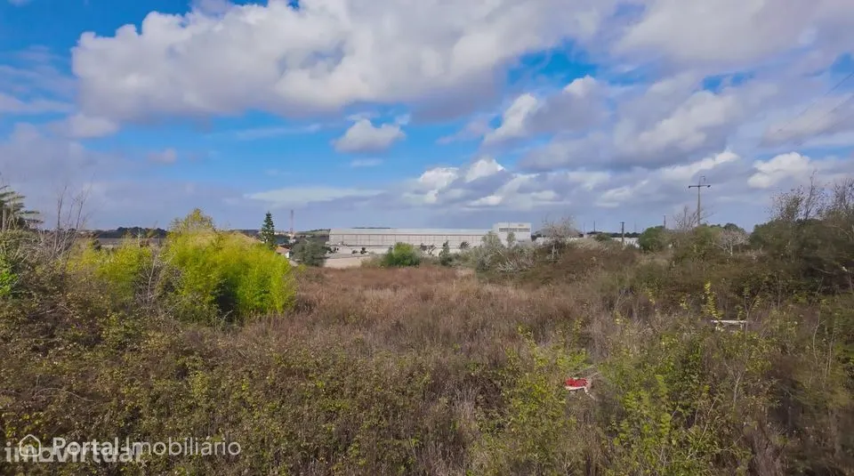Terreno Urbanizável com 2.960 m2 e 880 m2 Edificáveis no Sabugo