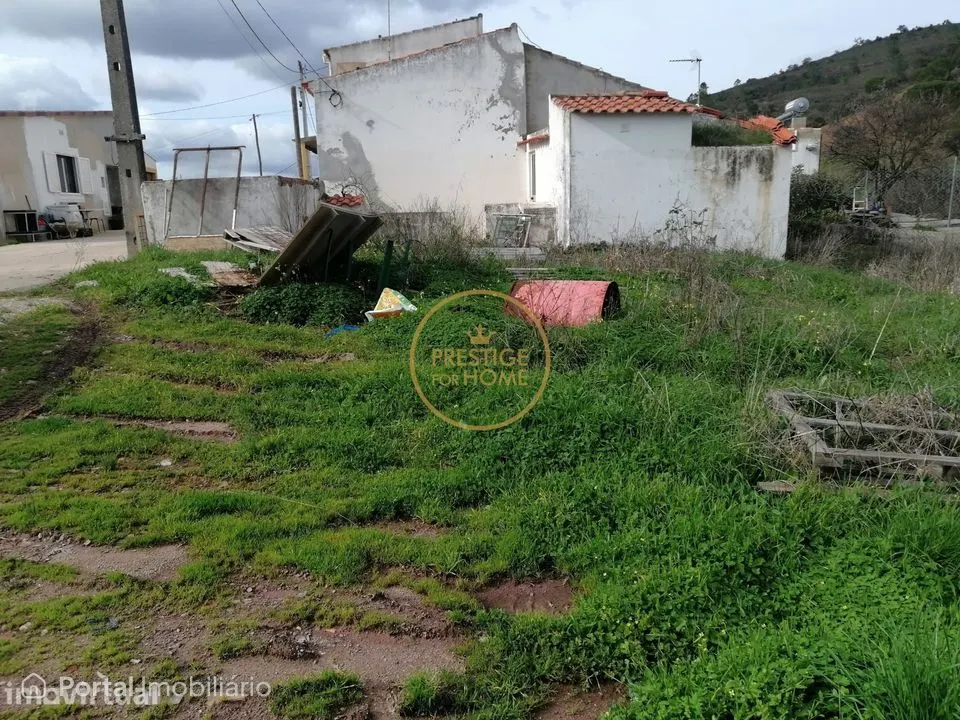 Terreno rustico situado a poucos quilómetros de Salir. Possibilidade d