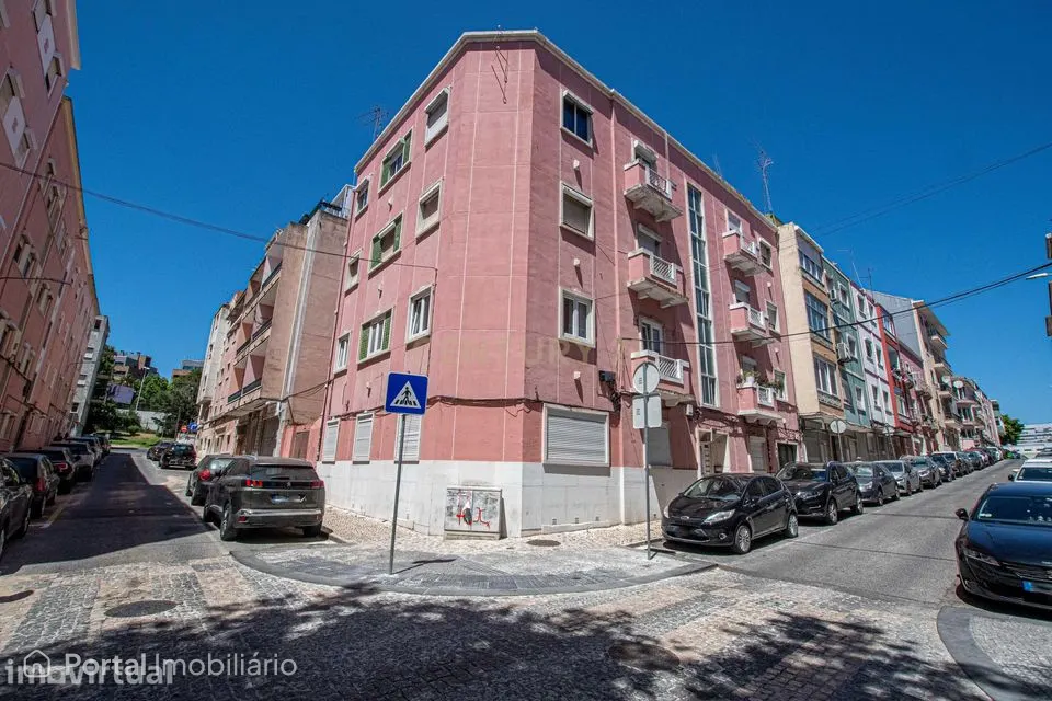 Apartamento T1+1 em Moscavide com logradouro