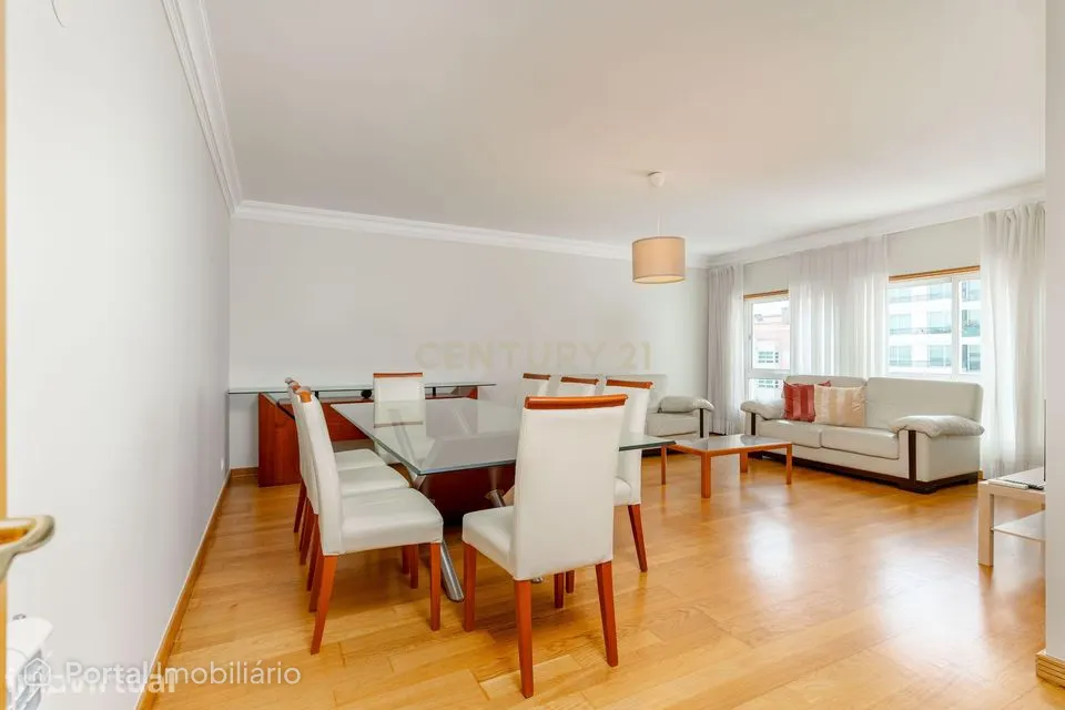 Apartamento T3 com 170,51 m² no Parque dos Príncipes, Lumiar - 2.700 €