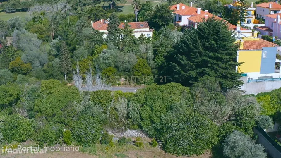 Terreno de 2500m2 no Estoril