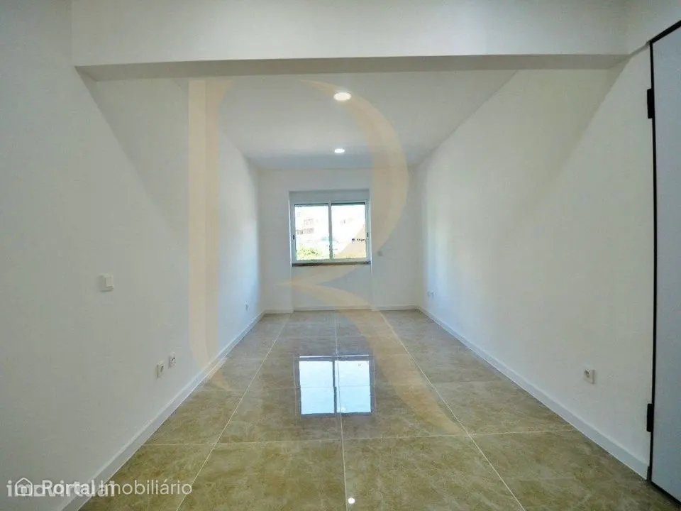 Apartamento T2 Totalmente remodelado em Almada