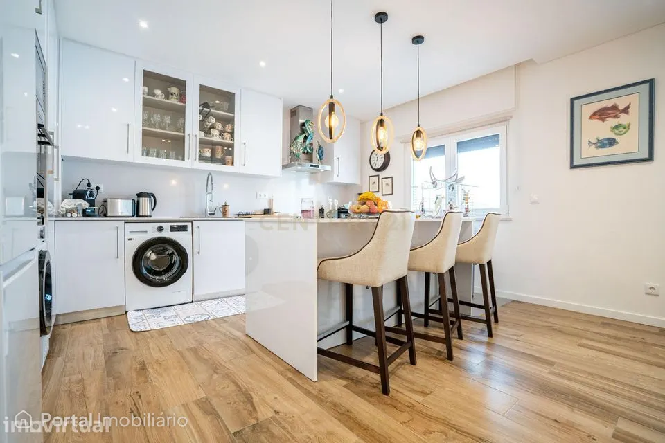 Espaçoso apartamento T3 com garagem e arrecadação em Pinhal Novo, Palm