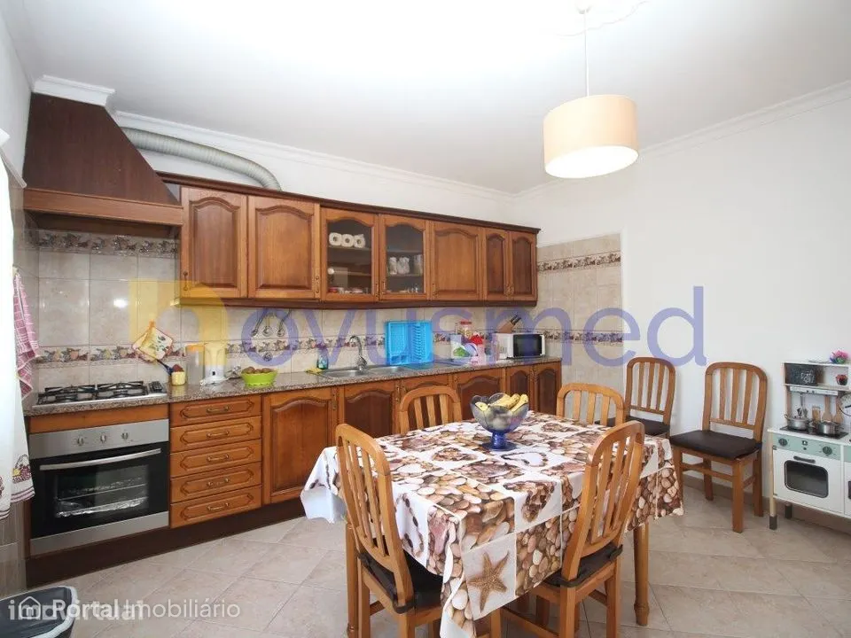 Moradia térrea geminada com 2 quartos, com terreno, em Albufeira