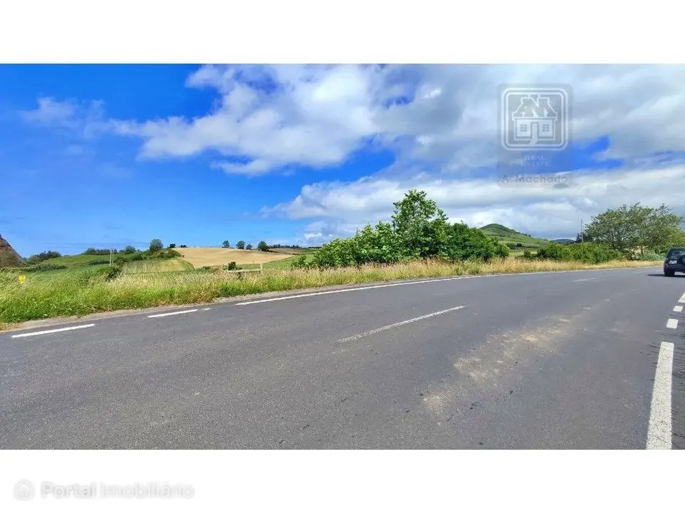 Land for sale in Fenais da Ajuda