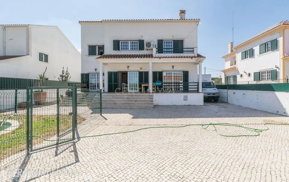 Moradia com 642 m² de terreno | Potencial de investimento ou habitação