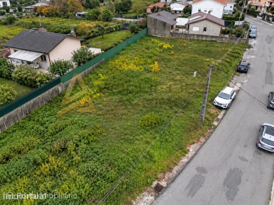 Terreno urbanizável com 1.240 m² na Trofa - Águeda