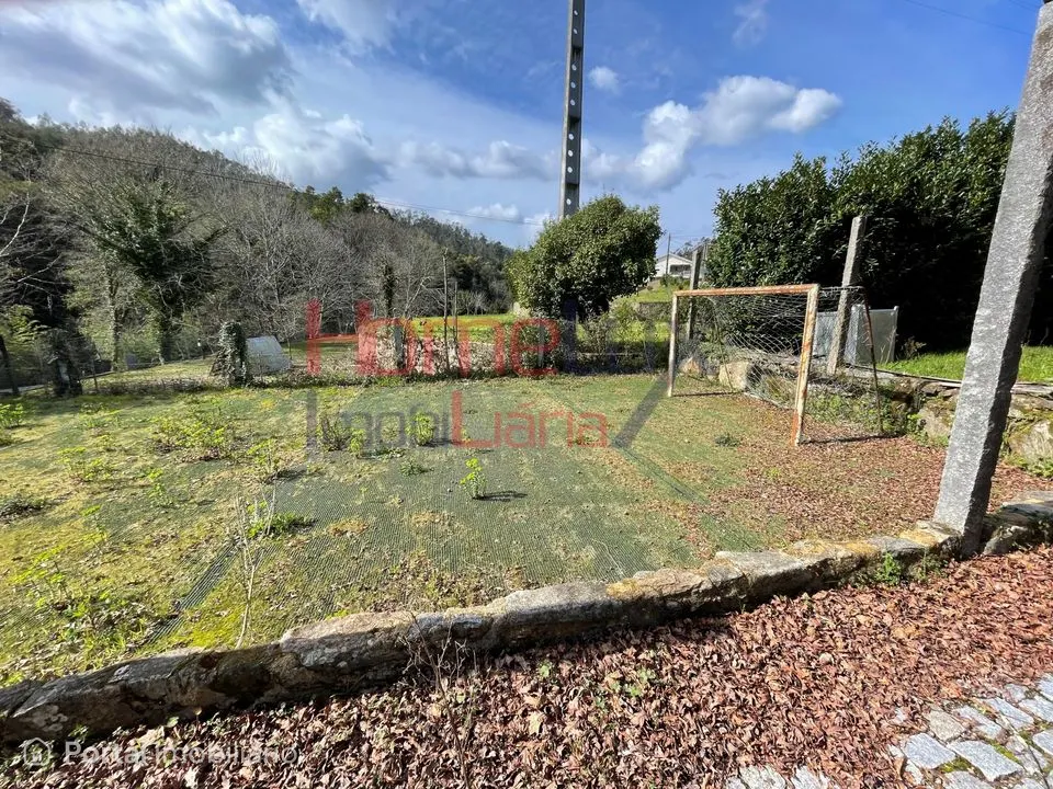 Quinta junto ao Rio Caima