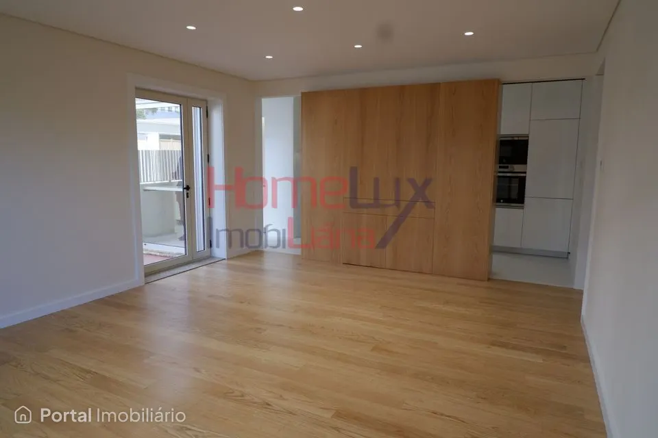 Apartamento T3 Junto à Avenida da Boavista - Completamente RECONSTRUÍDO