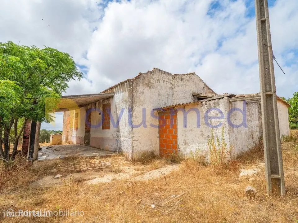 Quinta de 2,1 ha com Potencial para Turismo Rural- Guia Valverde