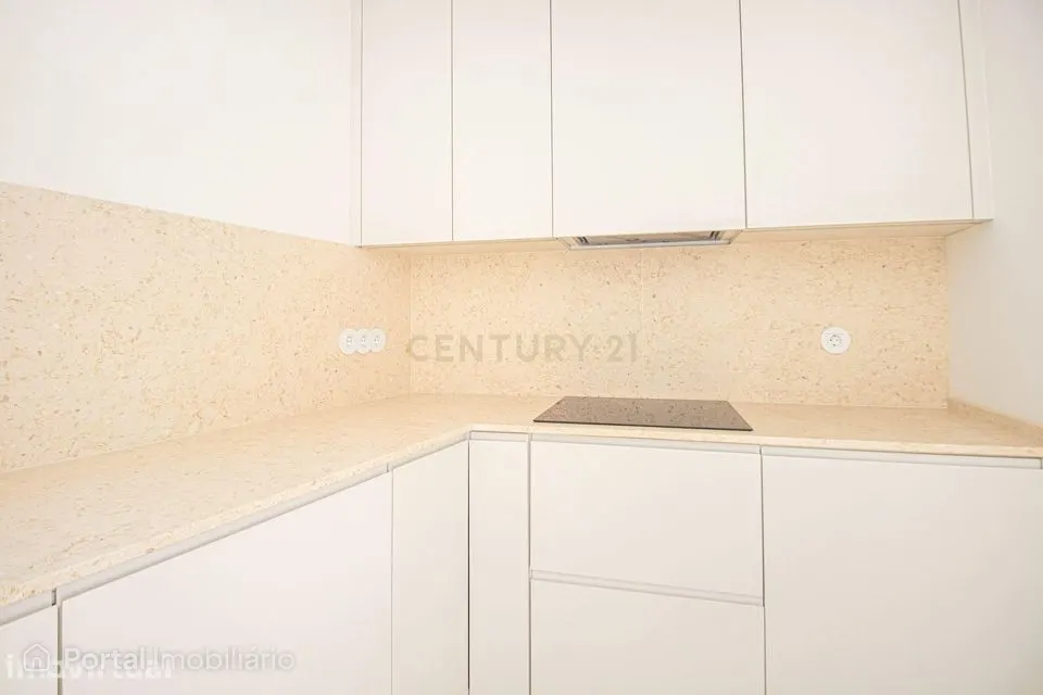 T2 Duplex renovado no centro histórico de Sacavém