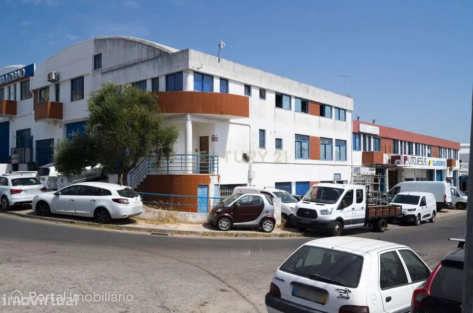 Armazém com 360 m2