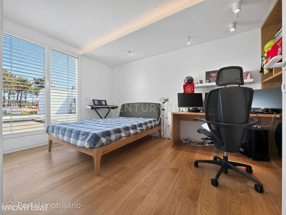 Moradia T3 de Excelência na Aroeira – Conforto, Elegância e Qualidade