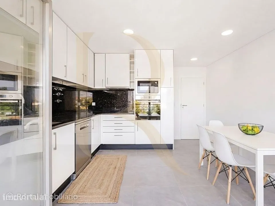 Apartamento T3 com elevador, parqueamento e arrecadação com condomí...