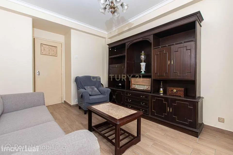 Apartamento T3 com Duas Frentes e Duplo Acesso | Venteira, Amadora