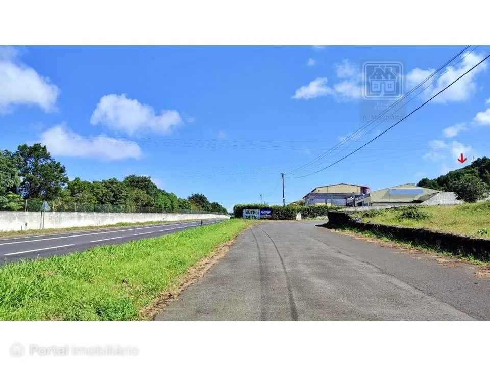 Amplo TERRENO em zona Industrial com potencial construtivo - Pico d...