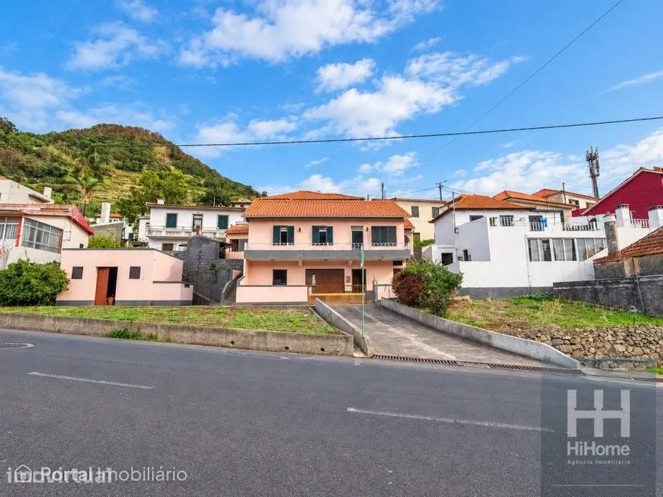 Moradia T3 em Machico inserida num lote de 760 m²