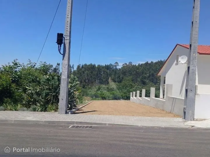 Terreno com projeto aprovado para T3 em Cortes, Leiria