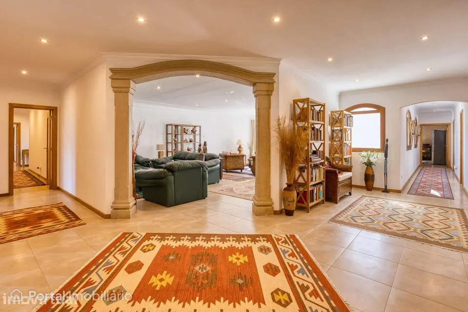 Moradia Térrea T4 com 4 Suites em Terreno de 4.400 m2 | Leiria