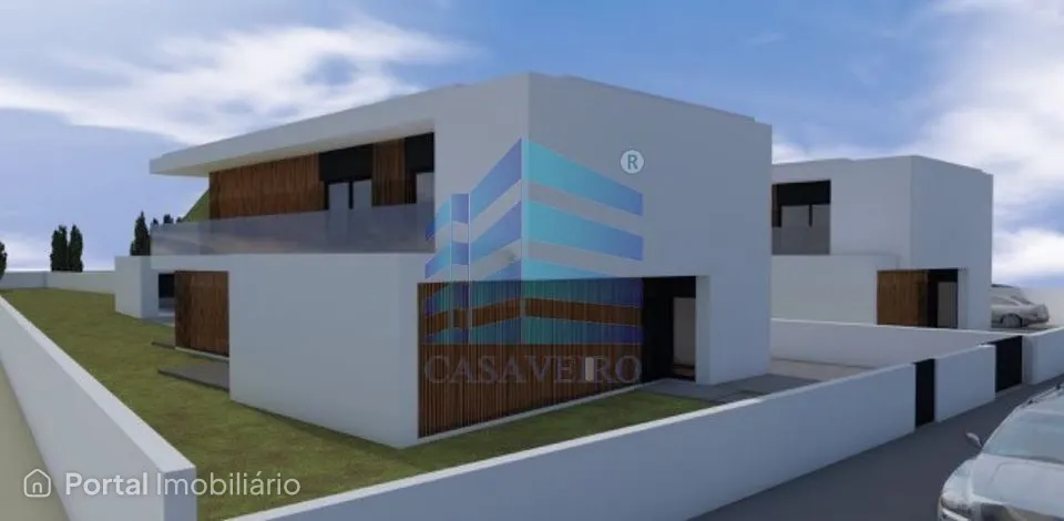 Moradia T4 Isolada em São Bernardo