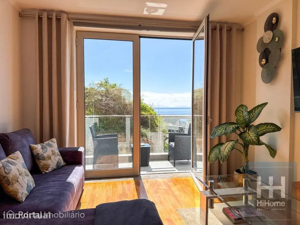 Apartamento T2 no último piso com vista mar Santa Cruz