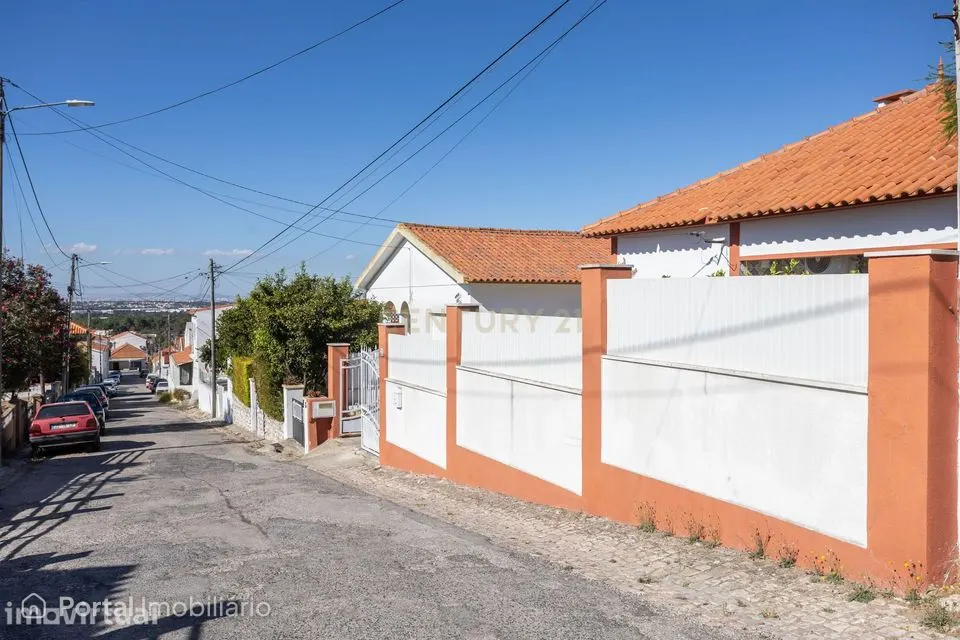 Moradia térrea T2 com garagem, logradouro e terraço panorâmico | Quint