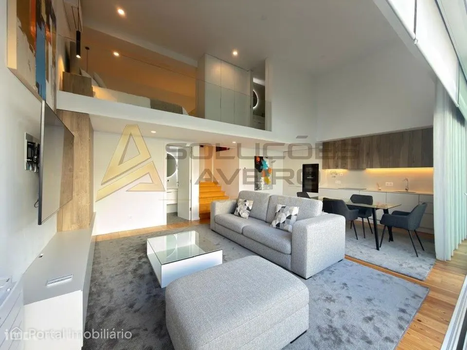 ARRENDAMENTO: Apartamento T1 de Luxo Mobilado e Equipado - Centro d...