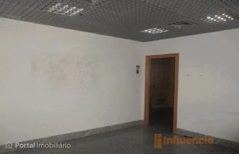Shop for sale in São Miguel do Rio Torto e Rossio ao Sul do Tejo