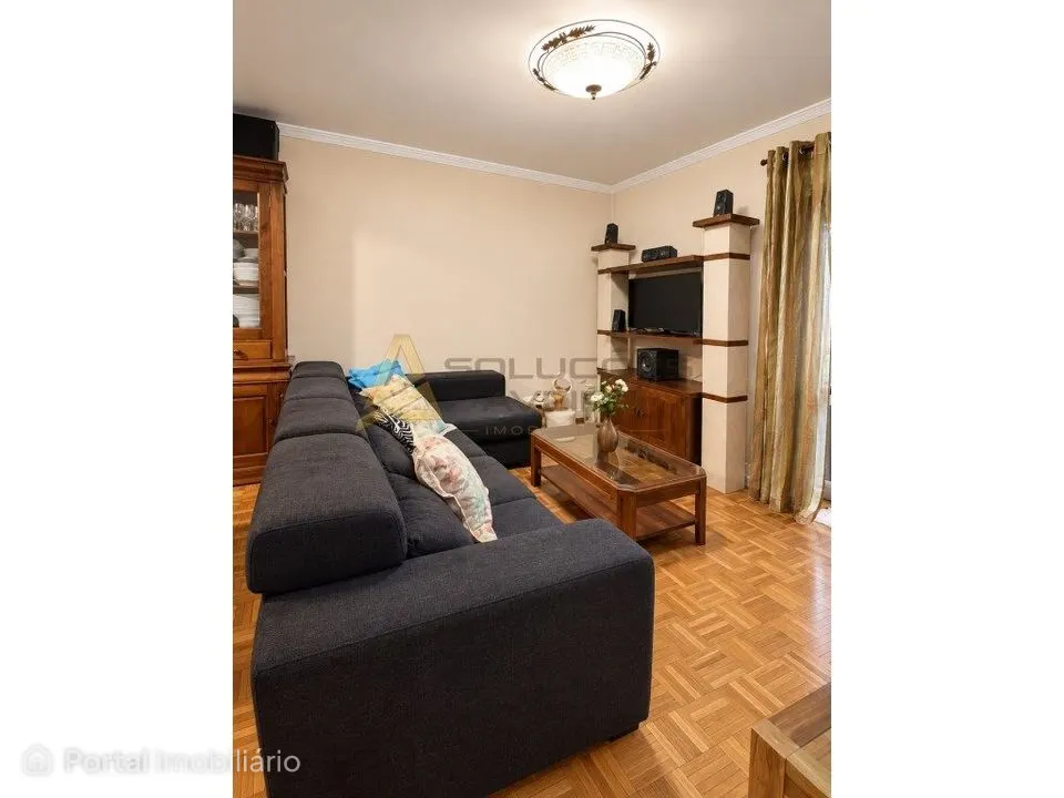 Apartamento T3 com 117 m² + arrumos convertidos em T0 | Esgueira - ...