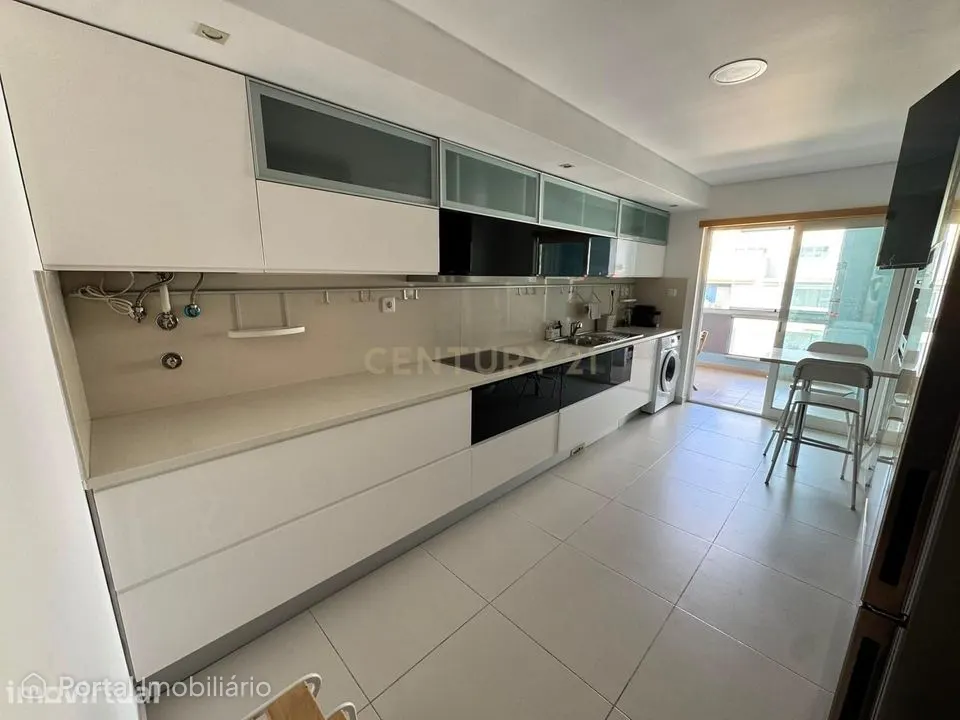 Arrendamento Luxuoso Apartamento T3 em Montijo com Vista Desafogada e