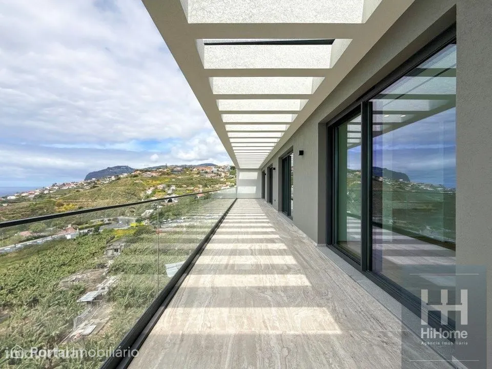 4-bedroom apartment for sale in São Martinho